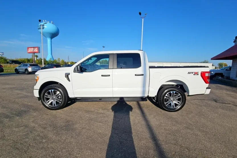 2022 Ford F-150 STX photo 1