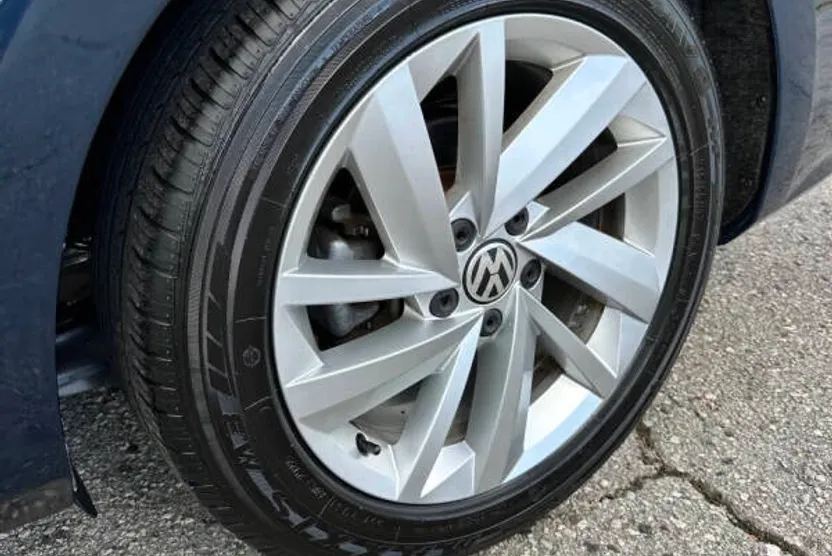 2018 Volkswagen Passat 2.0T SE photo 1