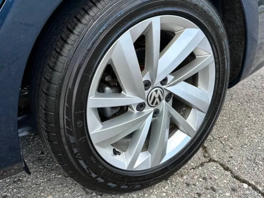 2018 Volkswagen Passat 2.0T SE photo 1