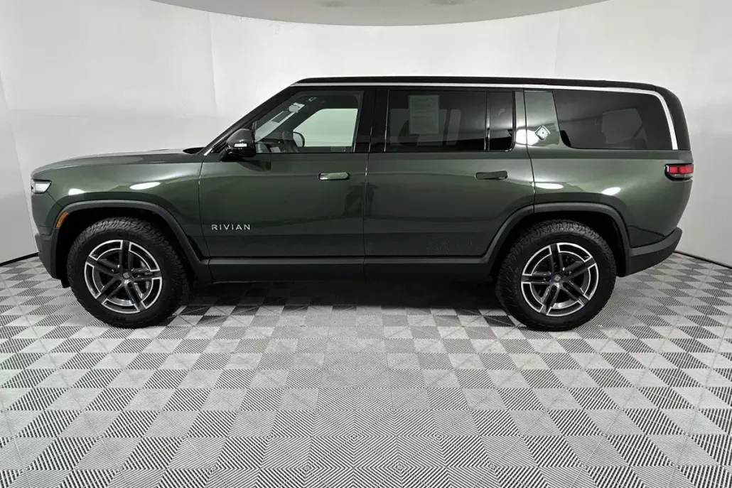 2025 Rivian R1S Adventure photo 1