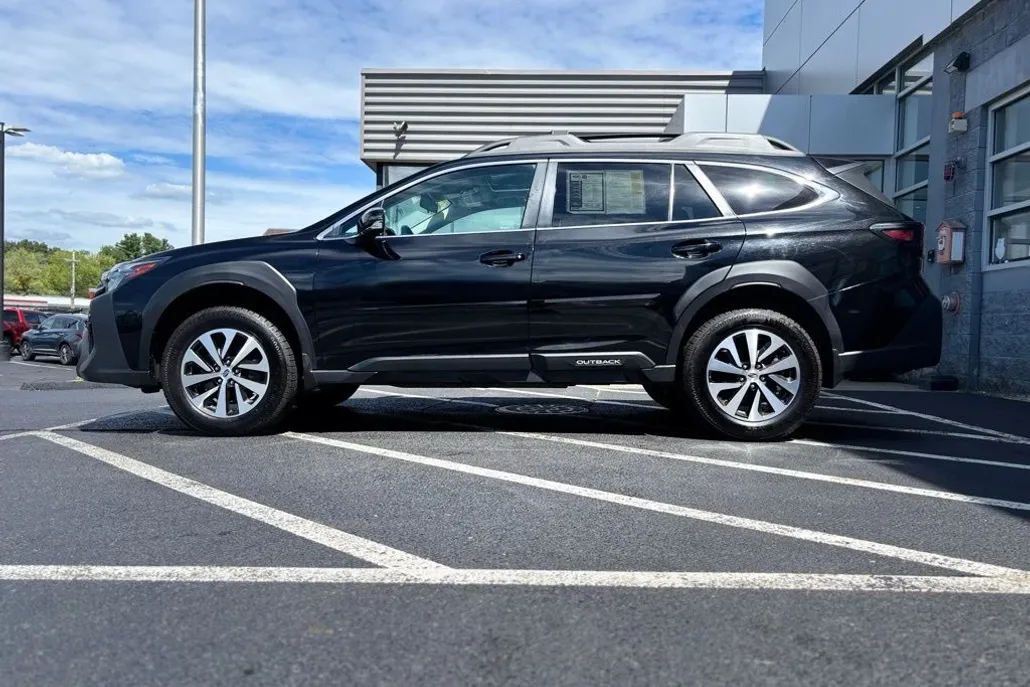 2024 Subaru Outback Premium photo 1
