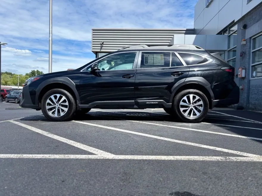 2024 Subaru Outback Premium photo 1