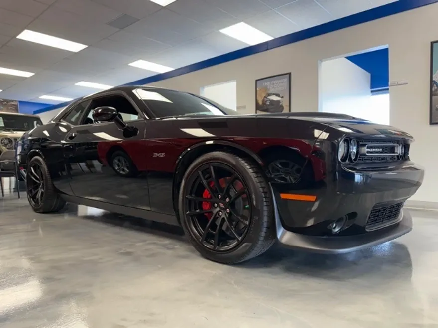 2023 Dodge Challenger R/T photo 1