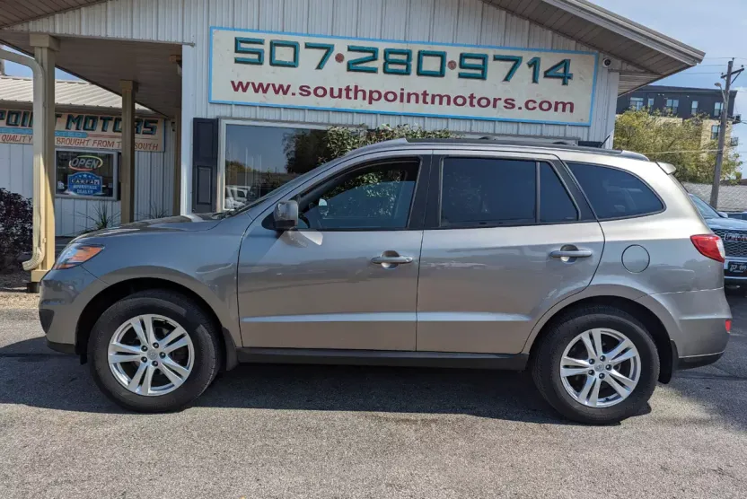 2011 Hyundai Santa Fe SE photo 1