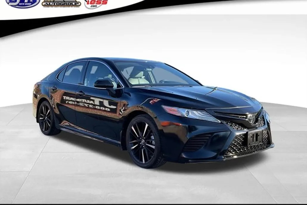 2019 Toyota Camry XSE photo 1