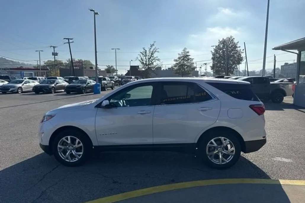 2021 Chevrolet Equinox LT photo 1