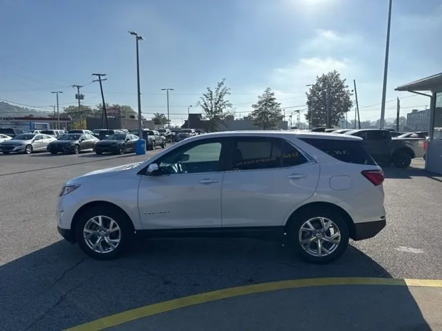 2021 Chevrolet Equinox LT photo 1