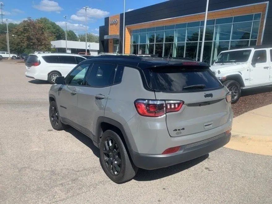 2023 Jeep Compass Altitude photo 1