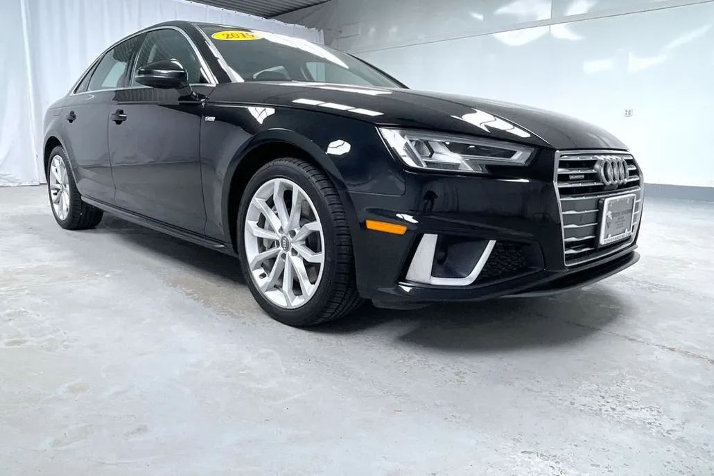 2019 Audi A4 2.0T Prestige photo 1