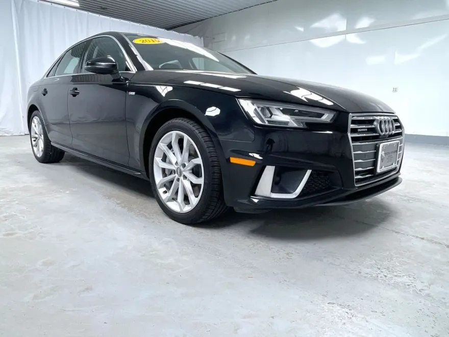 2019 Audi A4 2.0T Prestige photo 1