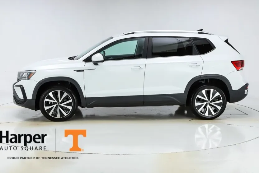 2022 Volkswagen Taos SE photo 1