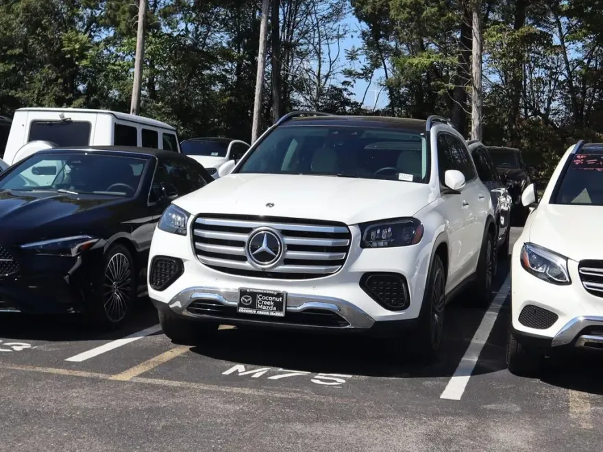 2024 Mercedes Benz GLS 450 photo 1