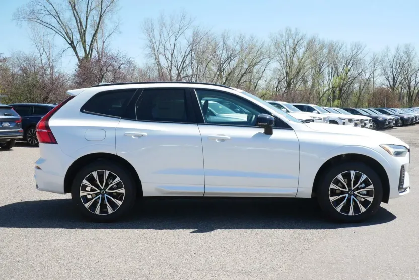 2025 Volvo XC60 B5 Core photo 1