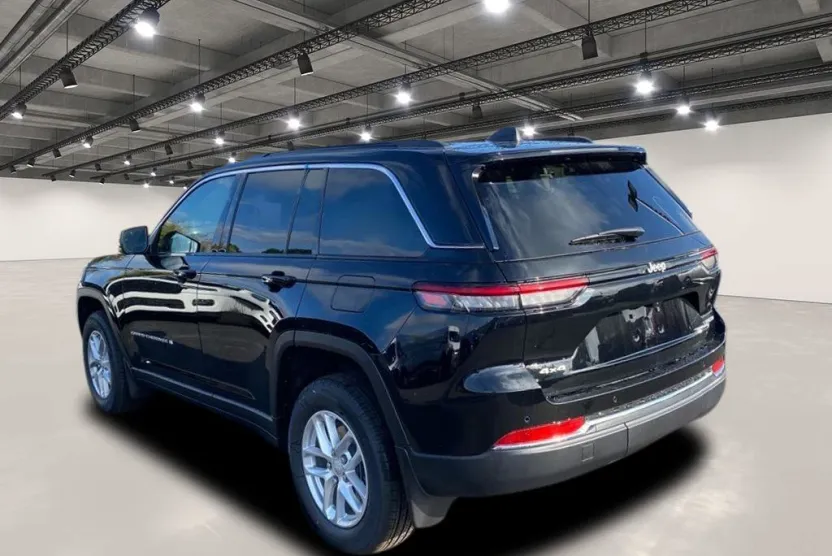 2025 Jeep Grand Cherokee Laredo Altitude photo 1