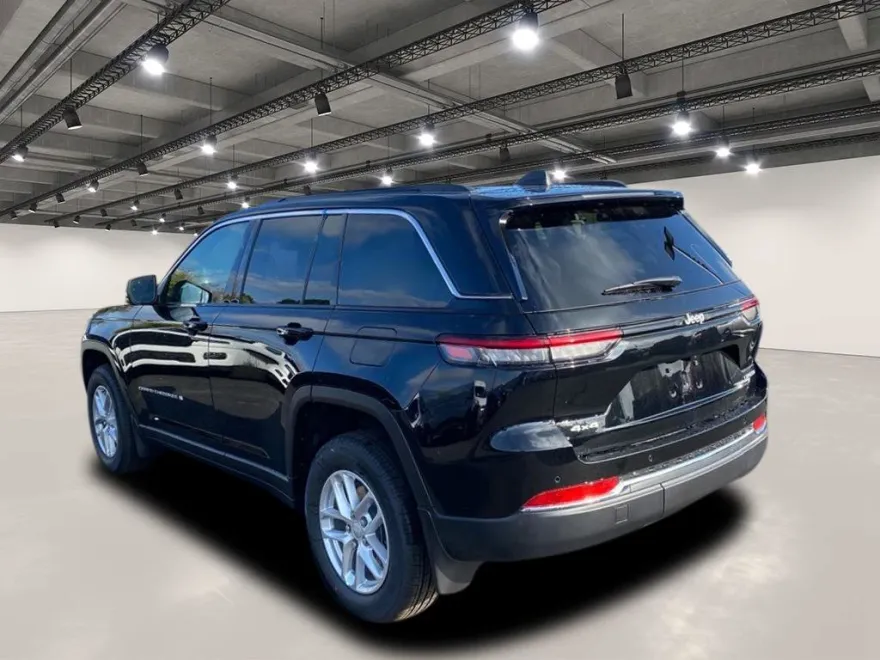 2025 Jeep Grand Cherokee Laredo Altitude photo 1