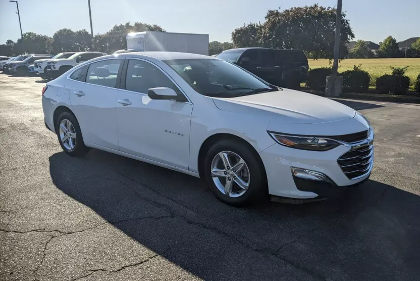 2024 Chevrolet Malibu LS photo 1