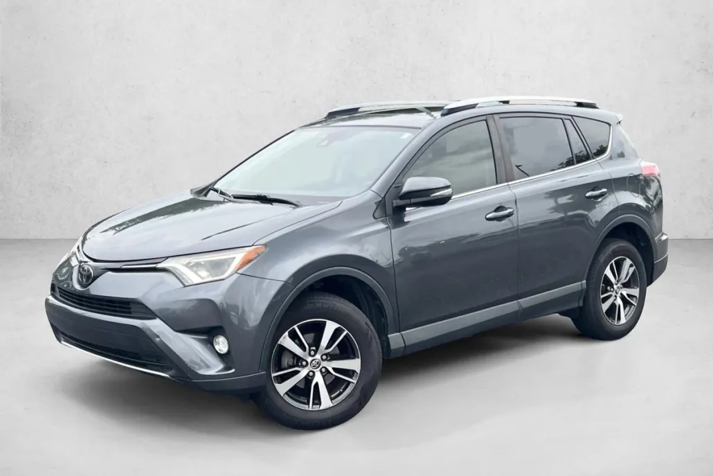 2018 Toyota RAV4 XLE photo 1