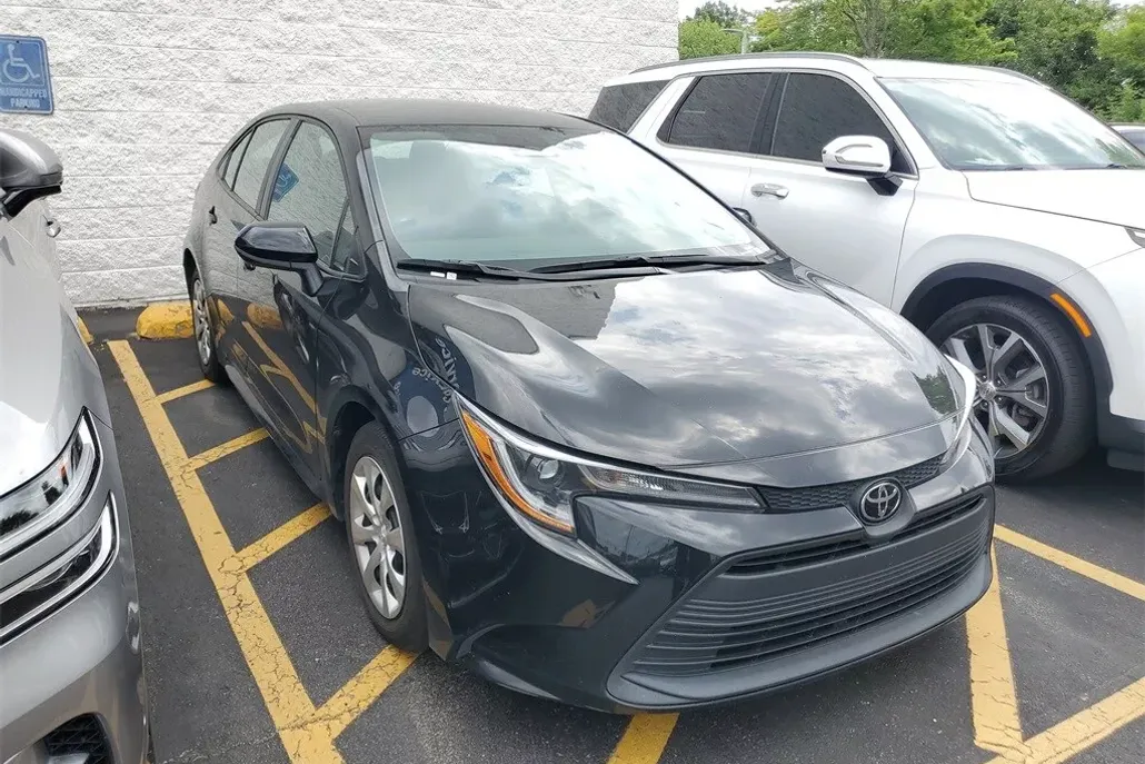 2024 Toyota Corolla LE photo 1