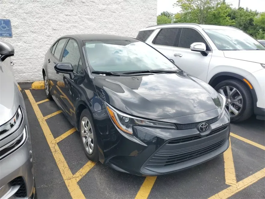 2024 Toyota Corolla LE photo 1