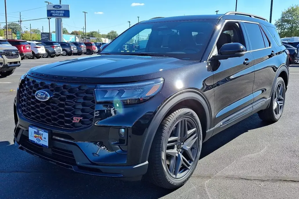 2025 Ford Explorer ST photo 1