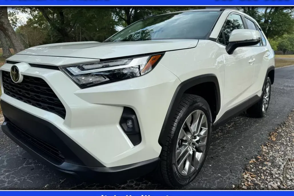 2022 Toyota RAV4 XLE Premium photo 1