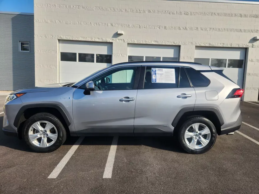 2021 Toyota RAV4 Hybrid XLE photo 1