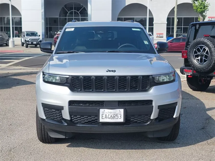 2025 Jeep Grand Cherokee Altitude photo 1
