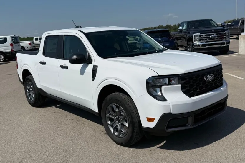 2025 Ford Maverick XLT photo 1