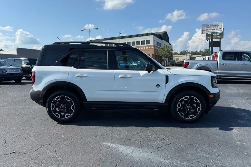 2025 Ford Bronco Sport Outer Banks photo 1