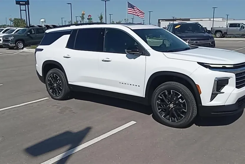 2026 Chevrolet Traverse photo 1