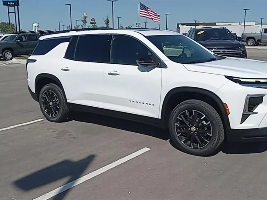 2026 Chevrolet Traverse photo 1
