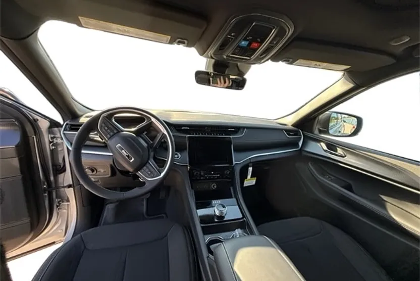 2025 Jeep Grand Cherokee Laredo X photo 1