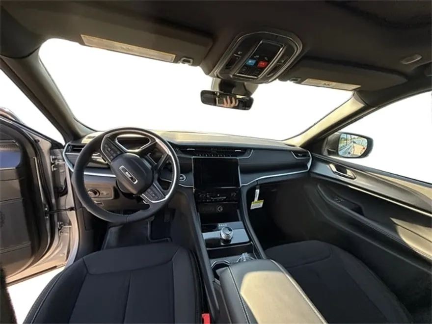 2025 Jeep Grand Cherokee Laredo X photo 1