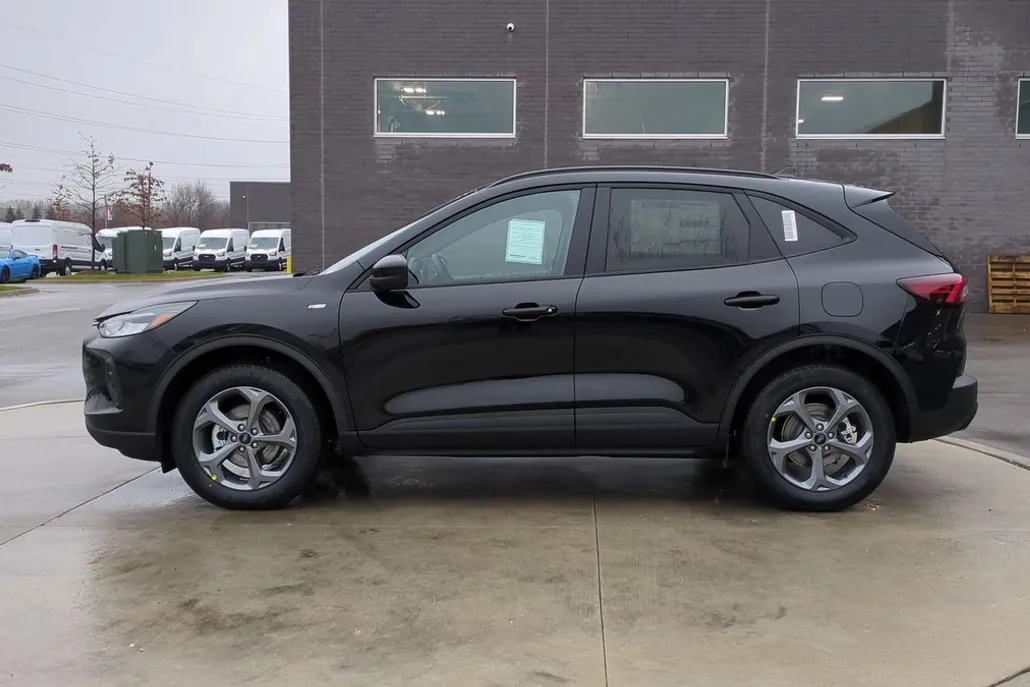2025 Ford Escape Hybrid ST-Line Select photo 1