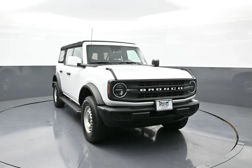 2021 Ford Bronco Base photo 1