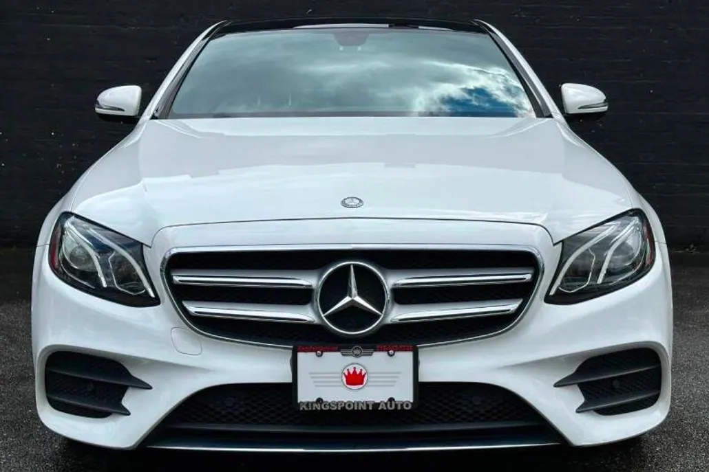2018 Mercedes Benz E 300 4MATIC photo 1