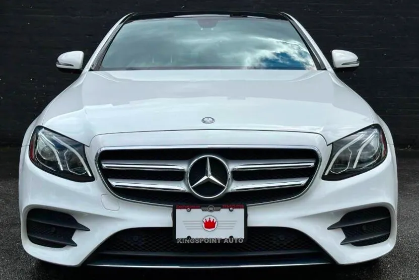 2018 Mercedes Benz E 300 4MATIC photo 1