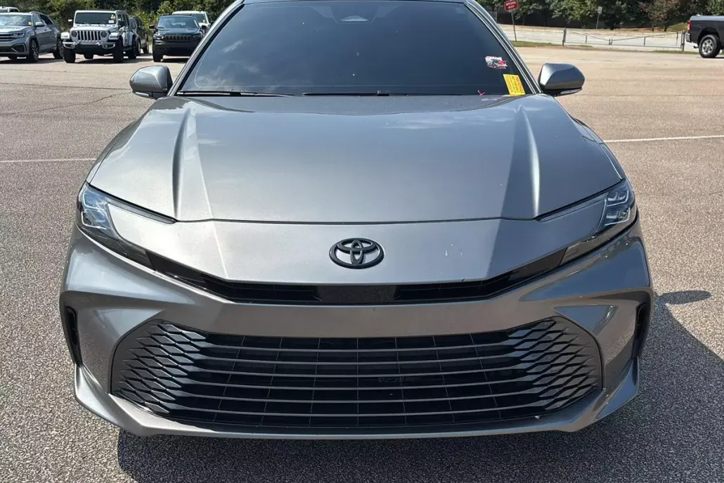 2025 Toyota Camry XLE photo 1