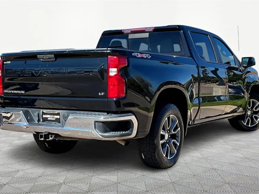 2020 Chevrolet Silverado 1500 LT photo 1