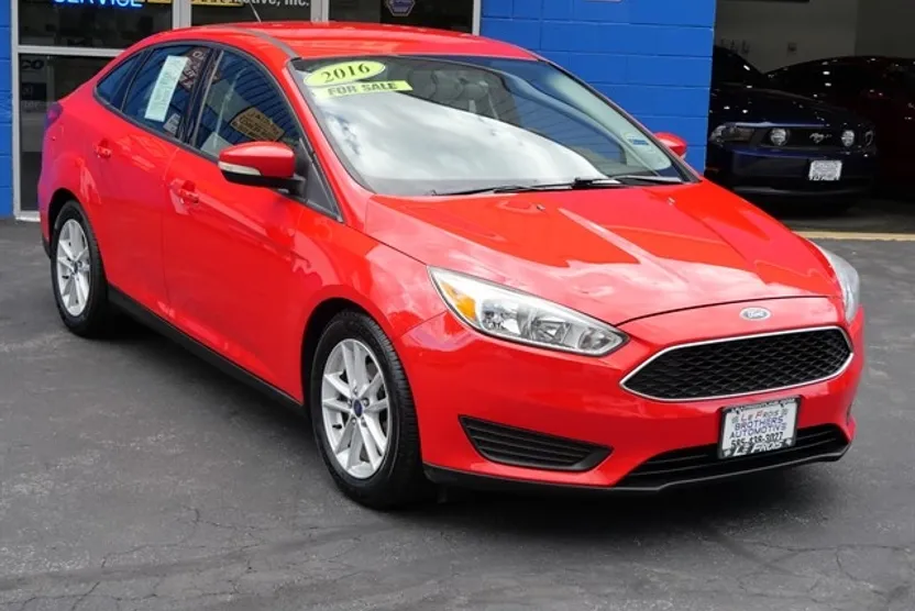 2016 Ford Focus Sedan photo 1