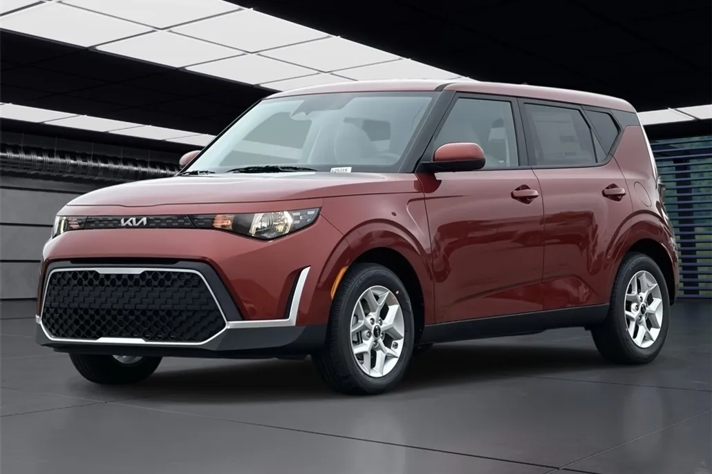 2025 Kia Soul LX photo 1