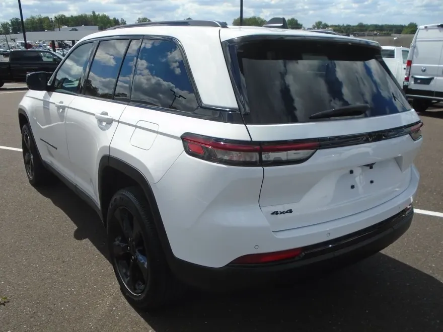 2023 Jeep Grand Cherokee Altitude X photo 1