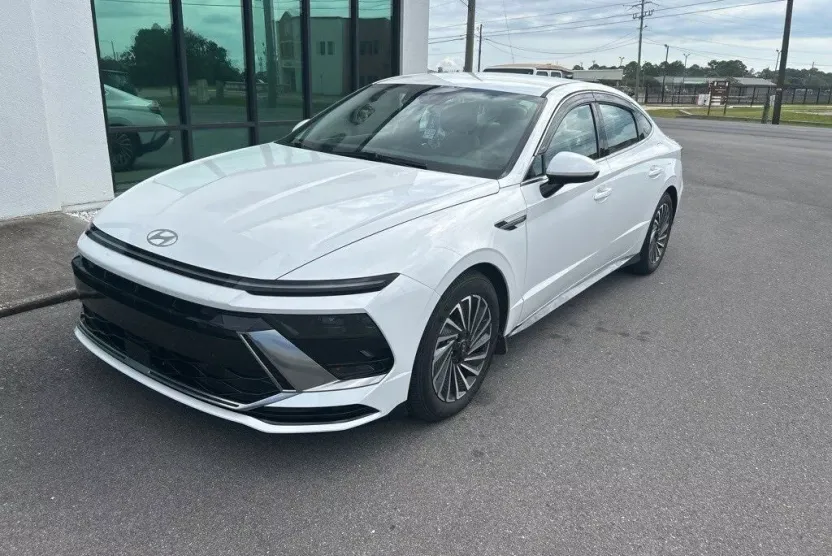 2024 Hyundai Sonata Hybrid SEL photo 1