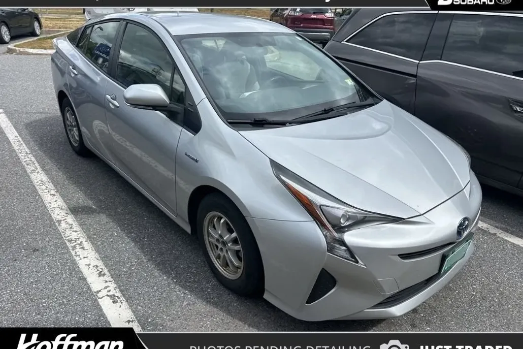 2016 Toyota Prius Two photo 1