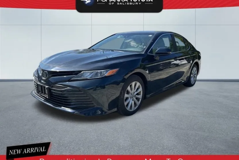 2018 Toyota Camry LE photo 1