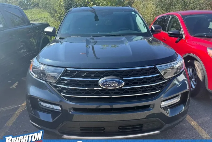 2023 Ford Explorer XLT photo 1
