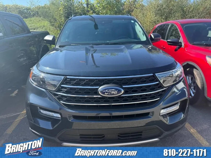2023 Ford Explorer XLT photo 1