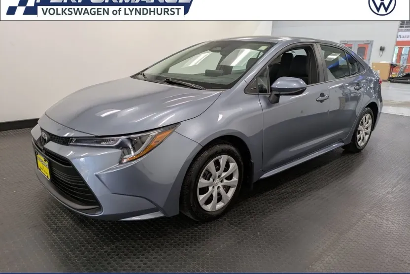 2024 Toyota Corolla LE photo 1