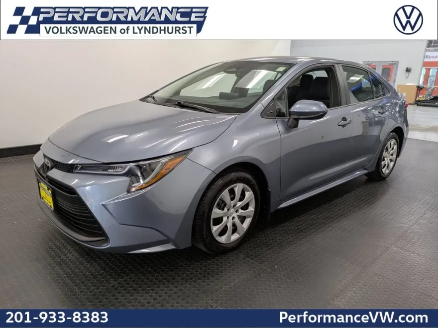 2024 Toyota Corolla LE photo 1