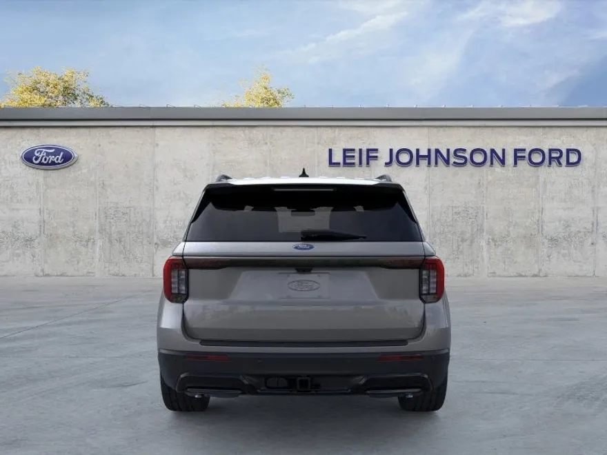 2025 Ford Explorer ST-Line photo 5